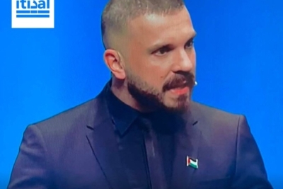 PRVI PUT U HISTORIJI BERLINA SVI GLASNO USTAJU PROTIV CENZURE: Slavni glumac Edin Hasanović izašao na scenu sa palestinskim obilježjima - njemačka elita prestrašena