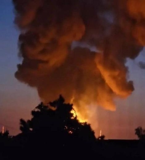Šire se snimci, u zraku bile stotine dronova: Oštećene zgrade, izbili požari