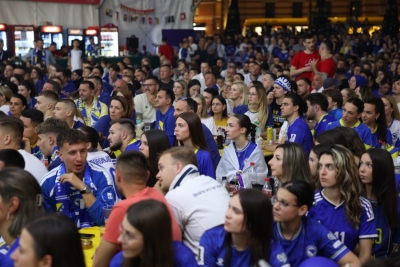 SARAJEVO NA NOGAMA ZBOG UTAKMICE: Fan zone pune bh. navijača (FOTO)