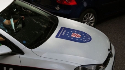Užas u Hercegovini: Nepoznata osoba pucala na porodičnu kuću i automobile