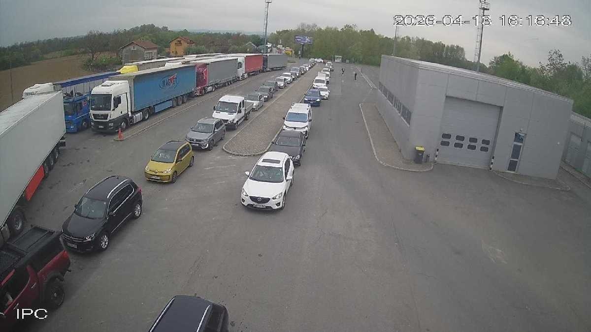 Duge kolone vozila na granici sa Hrvatskom i Srbijom, EES sistem usporio prelaze