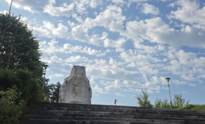 Vlada demantuje tvrdnje: Nije tačno da je Grad slao dopise za obnovu spomenika na Banj brdu