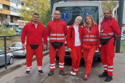 DRAMA NA PUTU DO BOLNICE: Tuzlanski tim Hitne pomoći porodio ženu, na svijet stigao dječak...