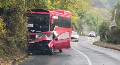 Sudar autobusa i automobila, saobraćaj otežan