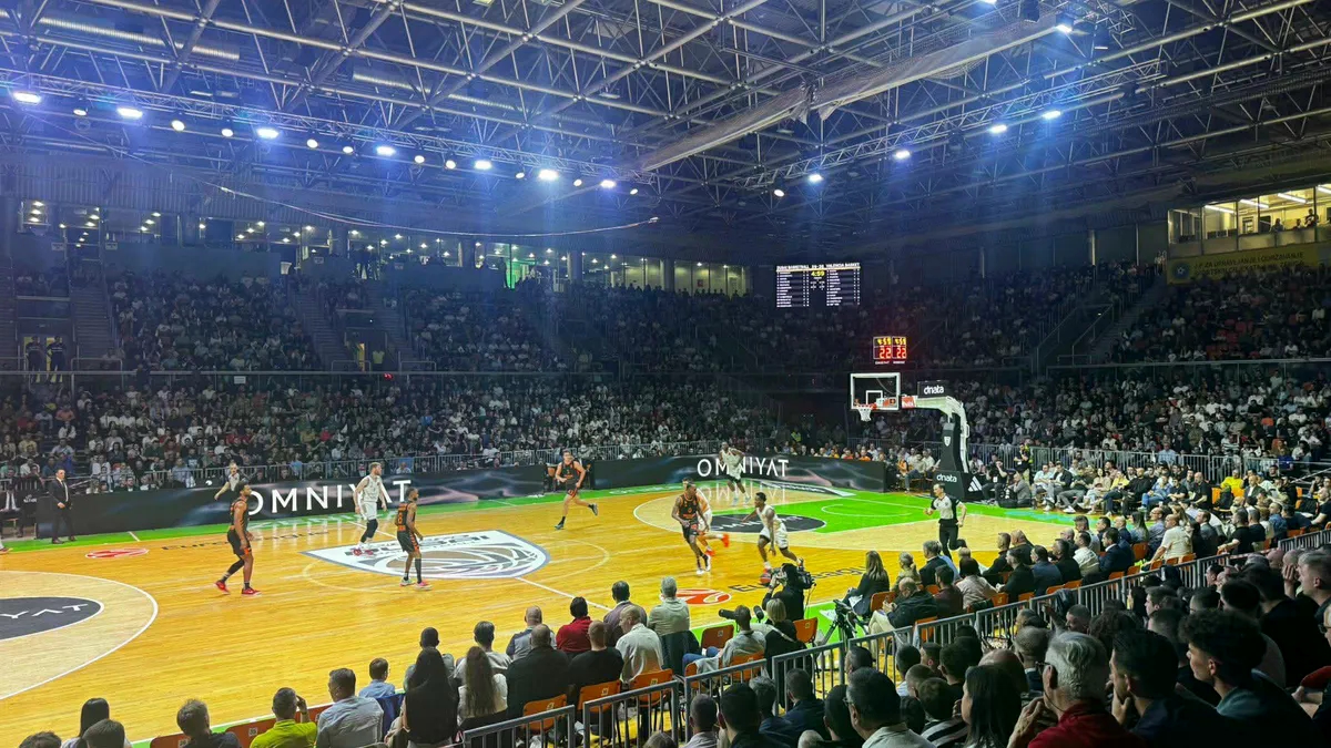 Zenica prvi put domaćin Eurolige u historiji: Prepuna arena prati meč Dubaija i Valencije (FOTO/VIDEO)