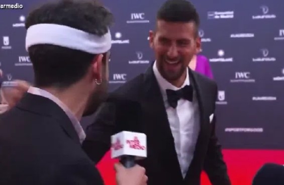 (FOTO) Legenda do legende: Đoković na najskupljoj slici u karijeri