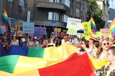 REAKCIJE NE JENJAVAJU: Sporna zastava na Povorci ponosa podigla veliku prašinu, oglasile se boračke organizacije