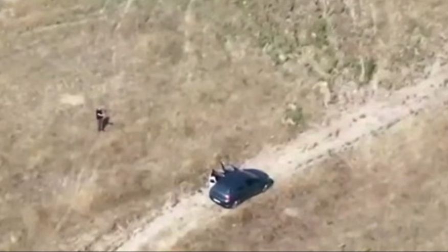 Video / Snimljeni poslednji trenuci krvnika koji je presudio Kosti i Leli, pa im oteo kćerku