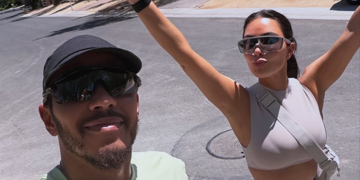 Lewis Hamilton se ne odvaja od Kim Kardashian, posjetio je i na snimanju serije