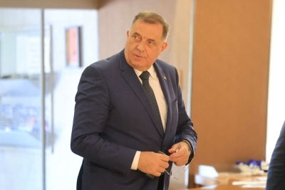 (FOTO) “Ljudi me pitaju kako trajem” Dodik prošetao Banjalukom i najavio da razmišlja o BICIKLU