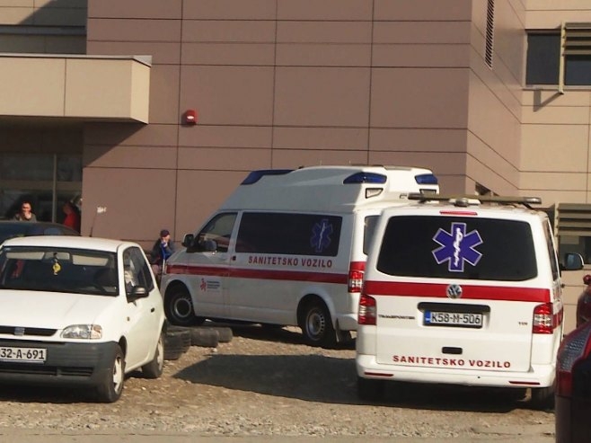 Maloljetni pješak povrijeđen u udesu, prevezen na UKC
