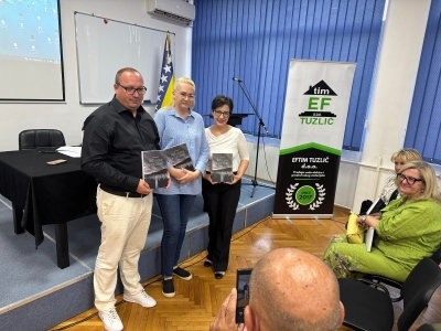 Potresna priča iz Srebrenice: Promovisana knjiga "Znaš li ti otkad mi tebe čekamo?"