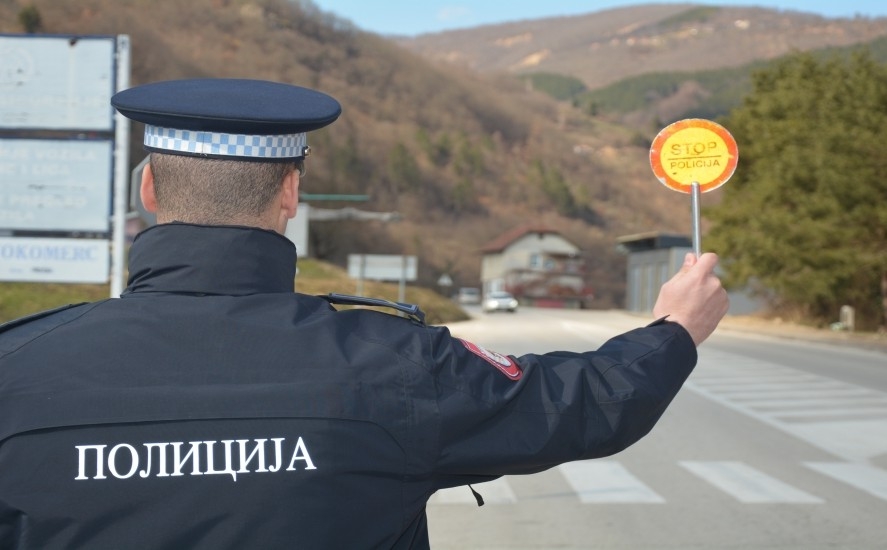 Policija uhapsila vozača iz Tešnja: Davanjem mita službenicima htio izbjeći kaznu zbog prekršaja