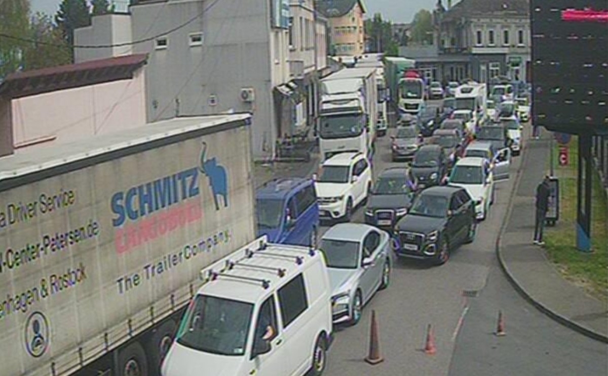 Duge kolone vozila na izlazu iz Bosne i Hercegovine: Zabilježene velike gužve na više granica