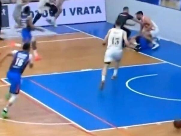 Opšta tuča na utakmici u Srbiji: Letjele šake na sve strane