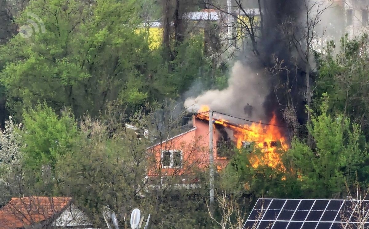 Izbio požar na stambenom objektu iznad Panonskih jezera, vatrogasci na terenu