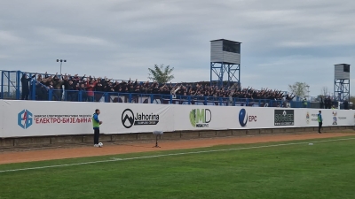 Video / "Čari" fudbala u BiH: Evo kada su navijači Sarajeva ušli na stadion u Bijeljini