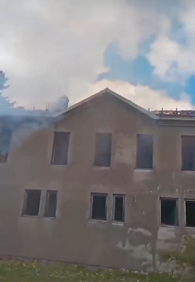 Požar na objektu nekadašnje kasarne kod Gacka