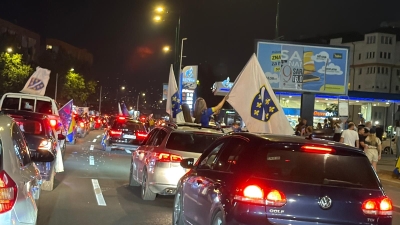 Video / Navijački delirijum u Sarajevu: Blokirane saobraćajnice, slavi se BiH