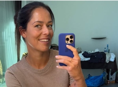 (FOTO) Odjeća na njoj čista jednostavnost: Ana Ivanović pozirala BEZ ŠMINKE I BOSONOGA, pa otkrila kakav pedikir bira za ovo proljeće