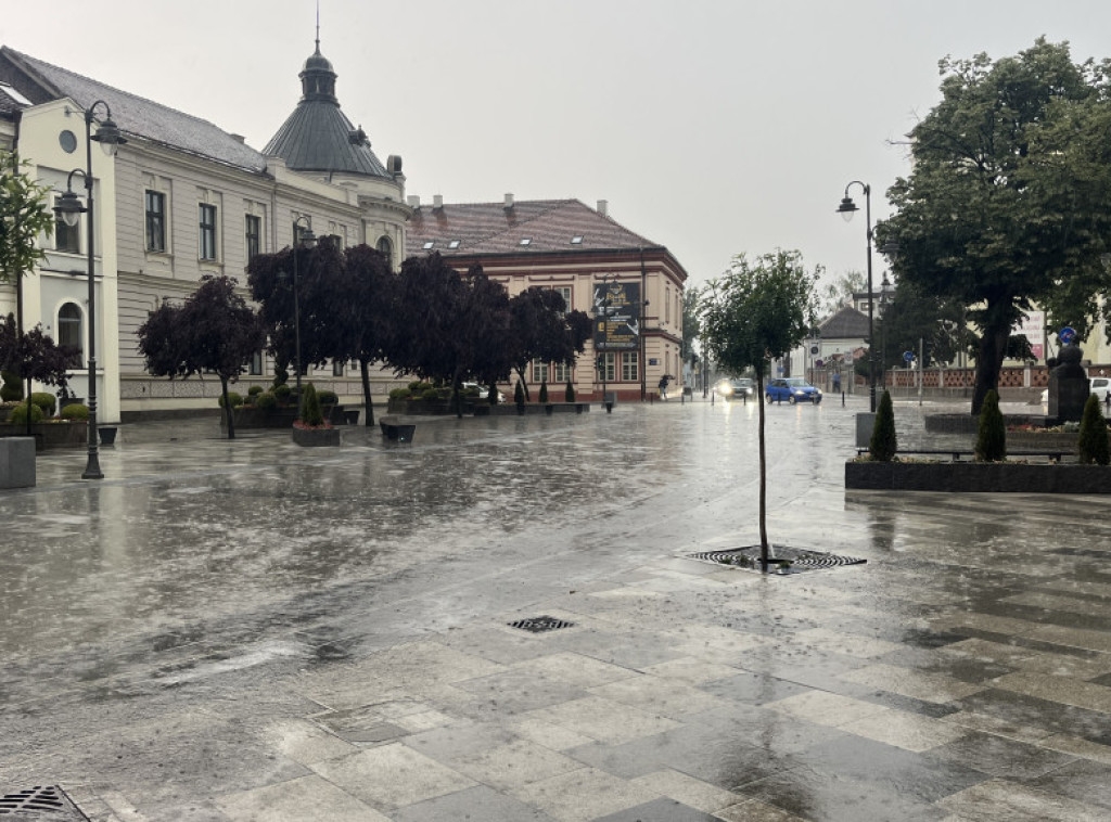 Nevrijeme praćeno kišom i vjetrom pogodilo Čačak
