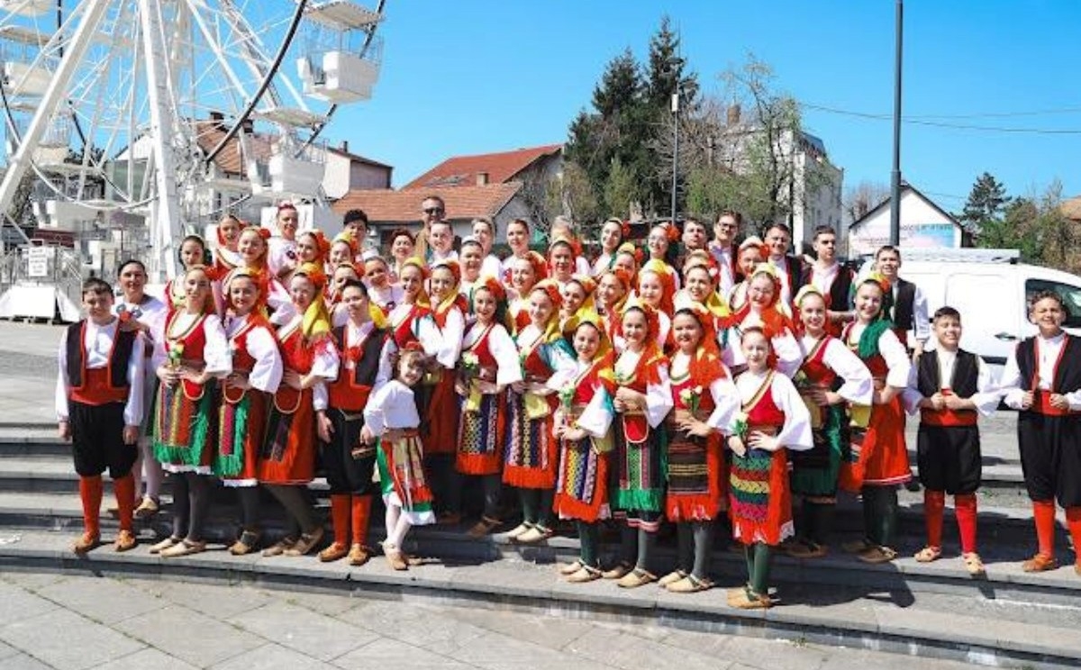 Obilježen Vaskrs na Trgu slobode: Nastup folklornog ansambla "Panonija" okupio brojne građane