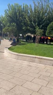 Objavljeni snimci hapšenja torcidaša u Splitu: "Leđa me bole" (VIDEO)