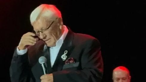 Milanče Radosavljević nakratko prekinuo koncert: Zaplakao na bini, pa se obratio porodici Šabana Šaulića
