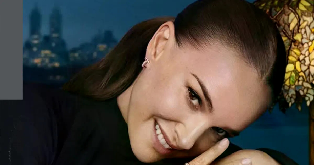 “To je čudo”: Slavna glumica u 44. godini očekuje treće dijete