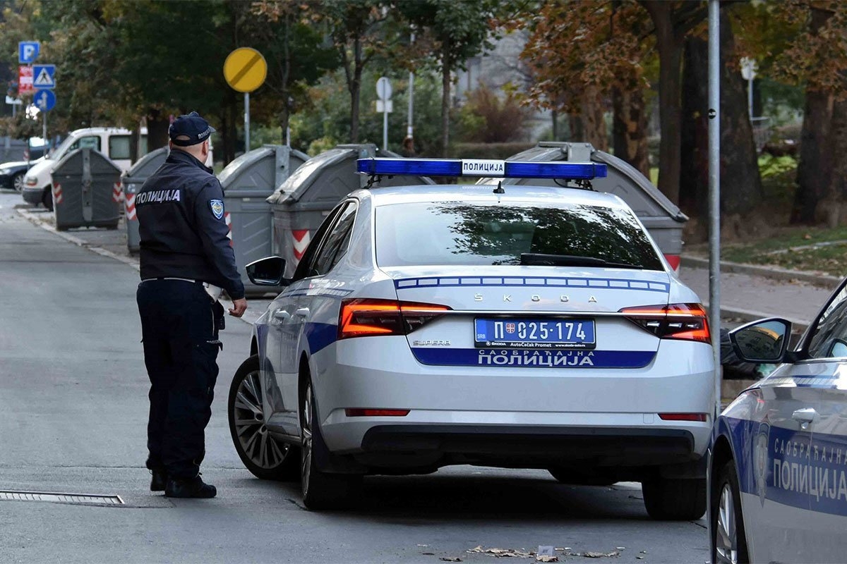 Policija uhapsila manijaka: Ušao u lift zgrade, pa polno uznemiravao maloljetnicu