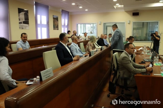 VIDEO Burno u Vijeću: Kordić traži prekid sjednice, HRS izašao, SDA tvrdi da se ignoriraju zahtjevi Bošnjaka