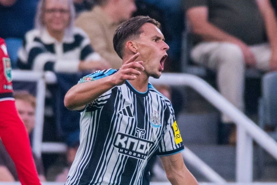 ODLIČNE VIJESTI IZ ENGLESKE: Amar Dedić se oporavio od povrede, Newcastle objavio fotografiju uz zanimljiv opis