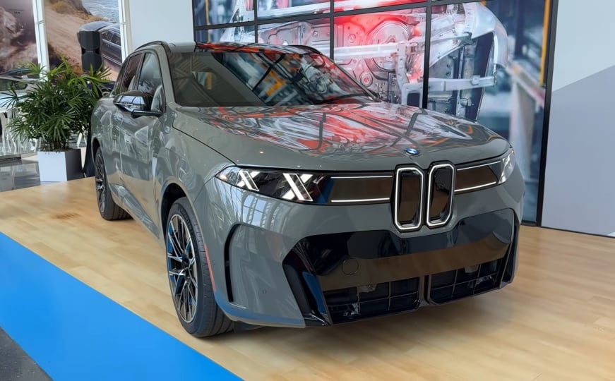 BMW predstavio posebnu verziju X5 za Kinu: Više prostora, 8K ekran i domet do 1.000 kilometara