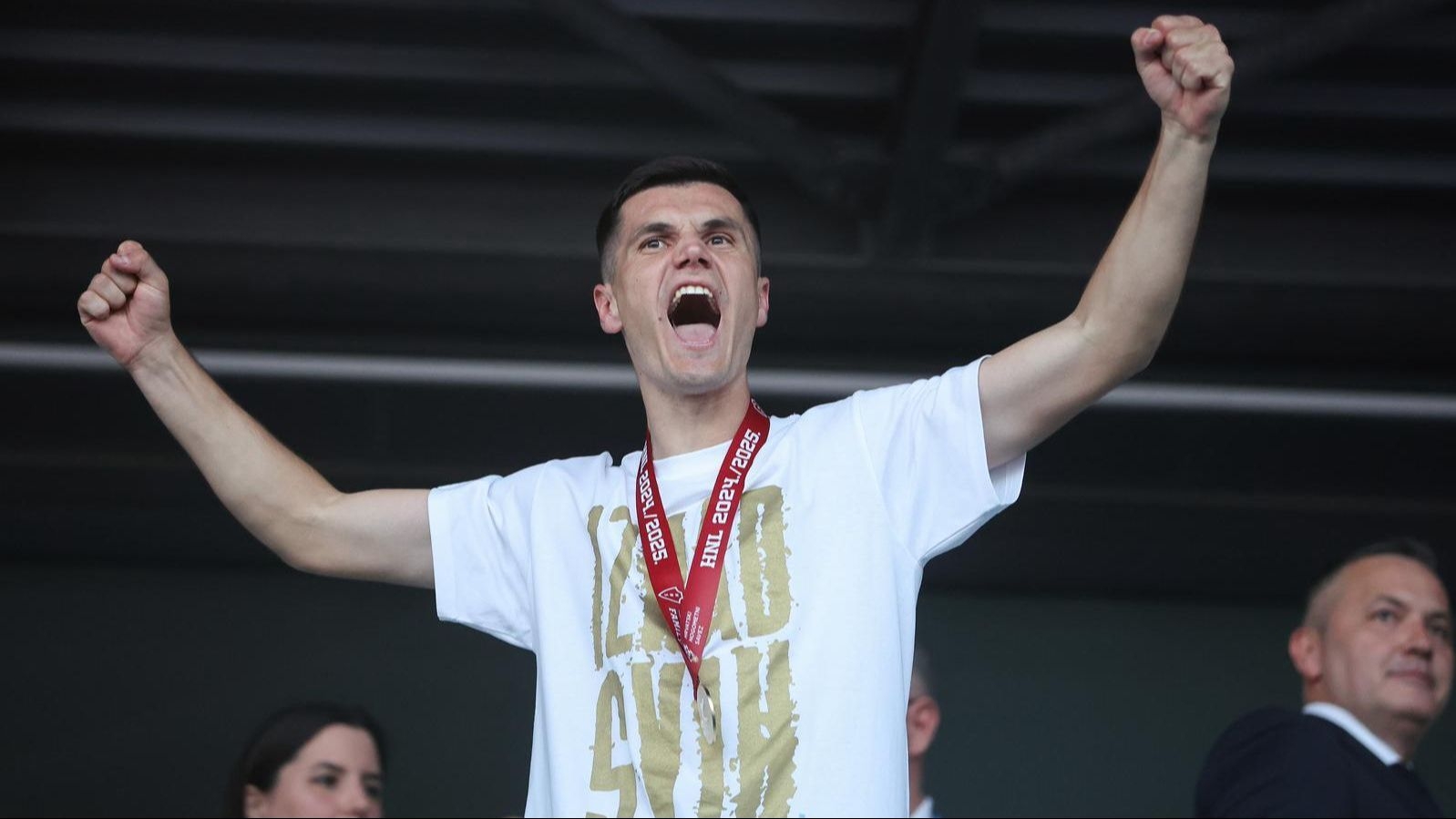 Našao se na širem spisku Barbareza, nije otišao na Mundijal, ali je potpisao novi ugovor