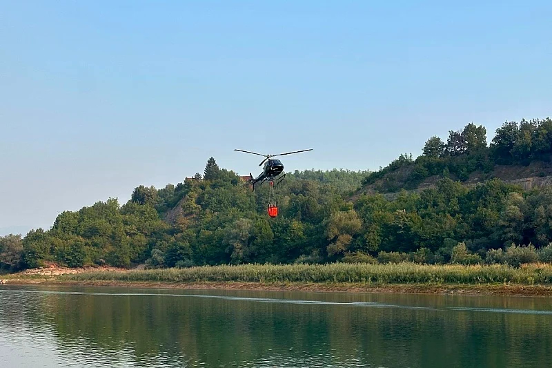 Helikopter ZDK angažovan na gašenju požara u Jablanici