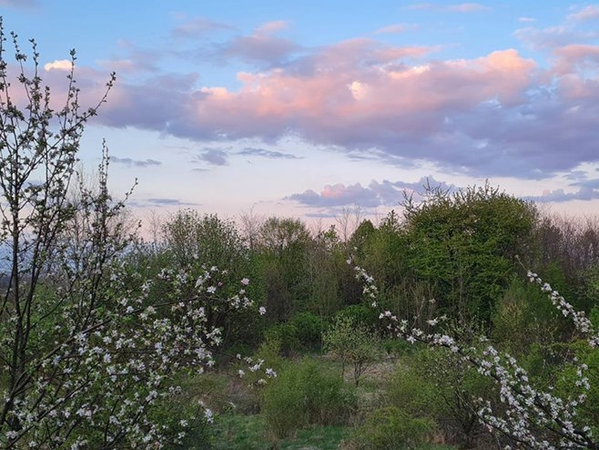 U petak oblačno, moguća slaba kiša