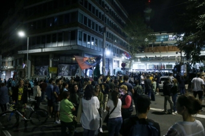'VUČIĆU, OSTAVKA': Građani večeras blokirali RTS, u više gradova protesti zbog uhapšenog studenta