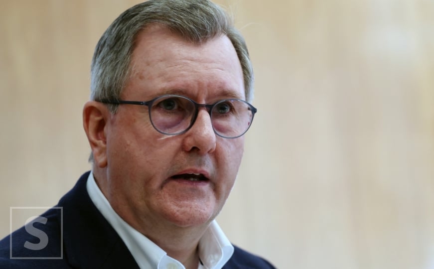 Poznati političar završio iza rešetaka: Silovao i zlostavljao djevojčice, pomagala mu supruga