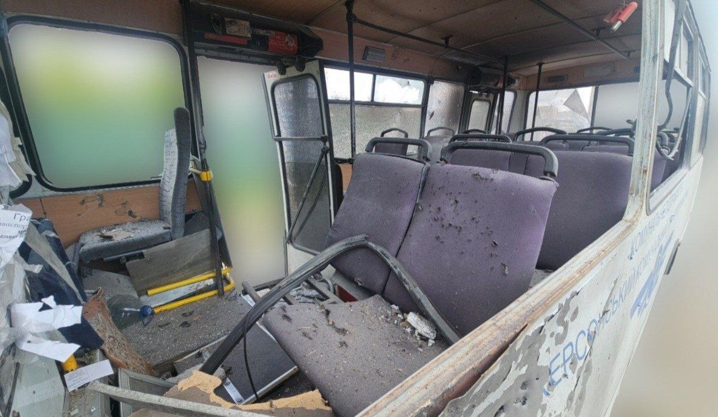 Rusi gađali autobuse u Hersonu, ima mrtvih i ranjenih