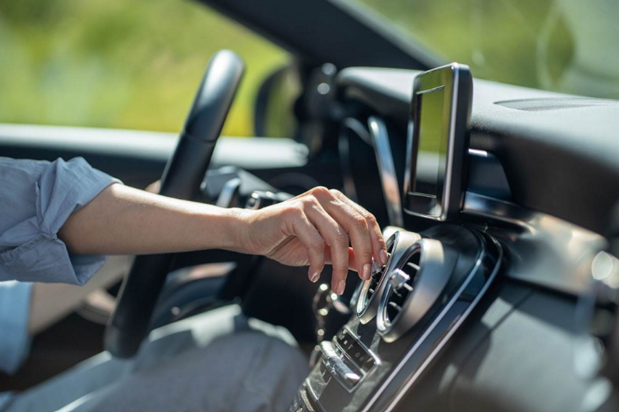BRZO I EFIKASNO: Trikom od 15 sekundi trenutno rashladite pregrijani automobil i to bez klime