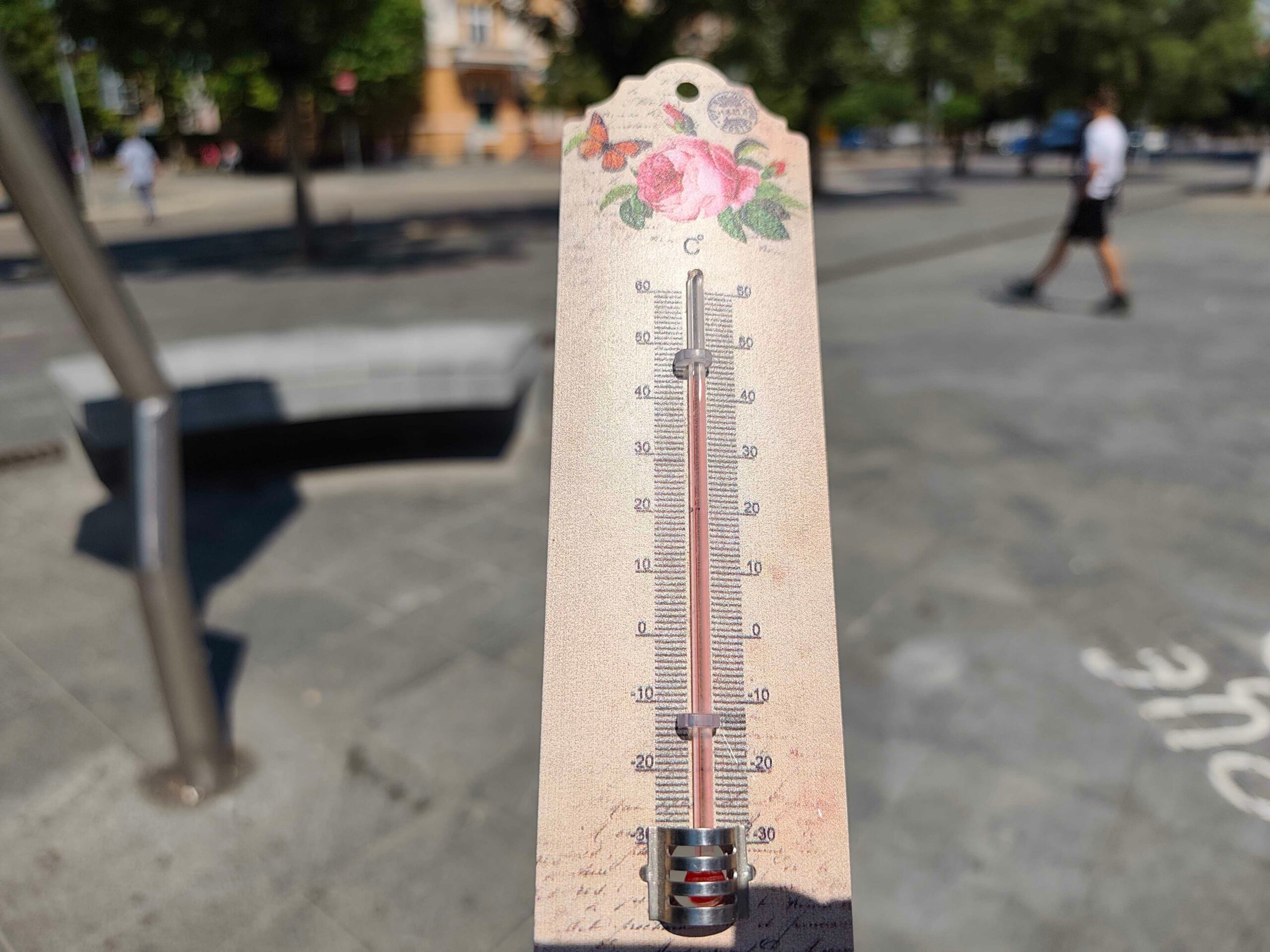 ŽIVA U TERMOMETRU RASTE DO 41 STEPEN Afrički talas zahvatio Srpsku, evo gdje može pasti KIŠA
