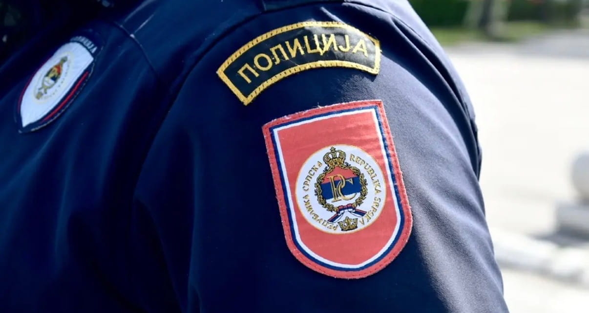 Maloljetnik u Ljubinju vrijeđao policajce, oštetio vrata i povrijedio službenika
