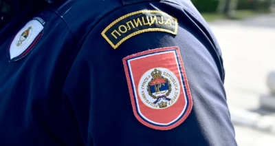 Maloljetnik u Ljubinju vrijeđao policajce, oštetio vrata i povrijedio službenika