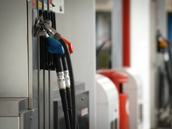 Nafta pojeftinila za 13 odsto nakon objave o otvaranju Ormuskog moreuza