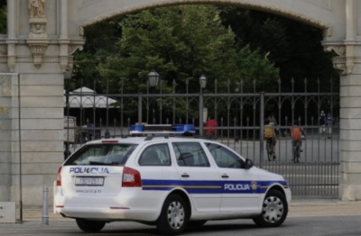 NIJE SE SMIRILA NI NAKON ŠTO JE PRIVEDENA: Žena (88) udarala policajce nogama i ugrizla policajku!