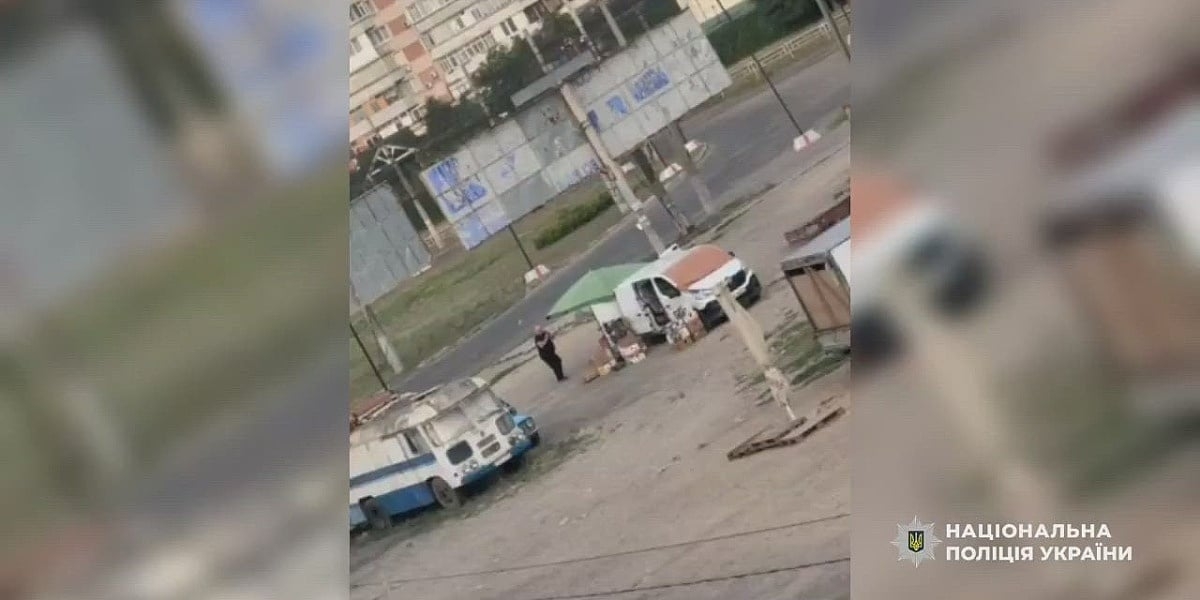 Nevjerovatan snimak iz Ukrajine: Ruski dron lovio prodavača povrća oko štanda, Zelenski sve nazvao "safarijem"