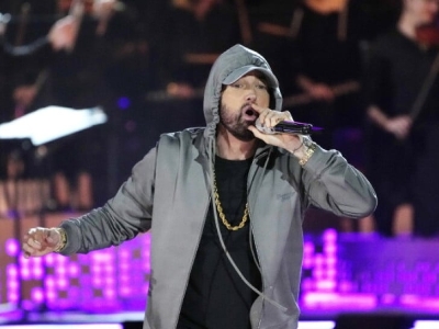 Eminem stavio na aukciju više od 100 pari potpisanih patika