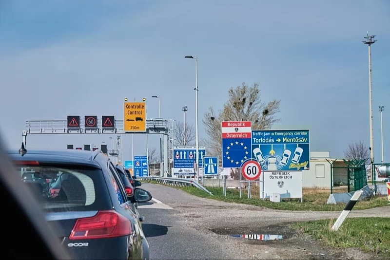 Idete automobilom u Austriju? Pazite na boju prsluka, jednodnevnu vinjetu i korištenje Waze aplikacije