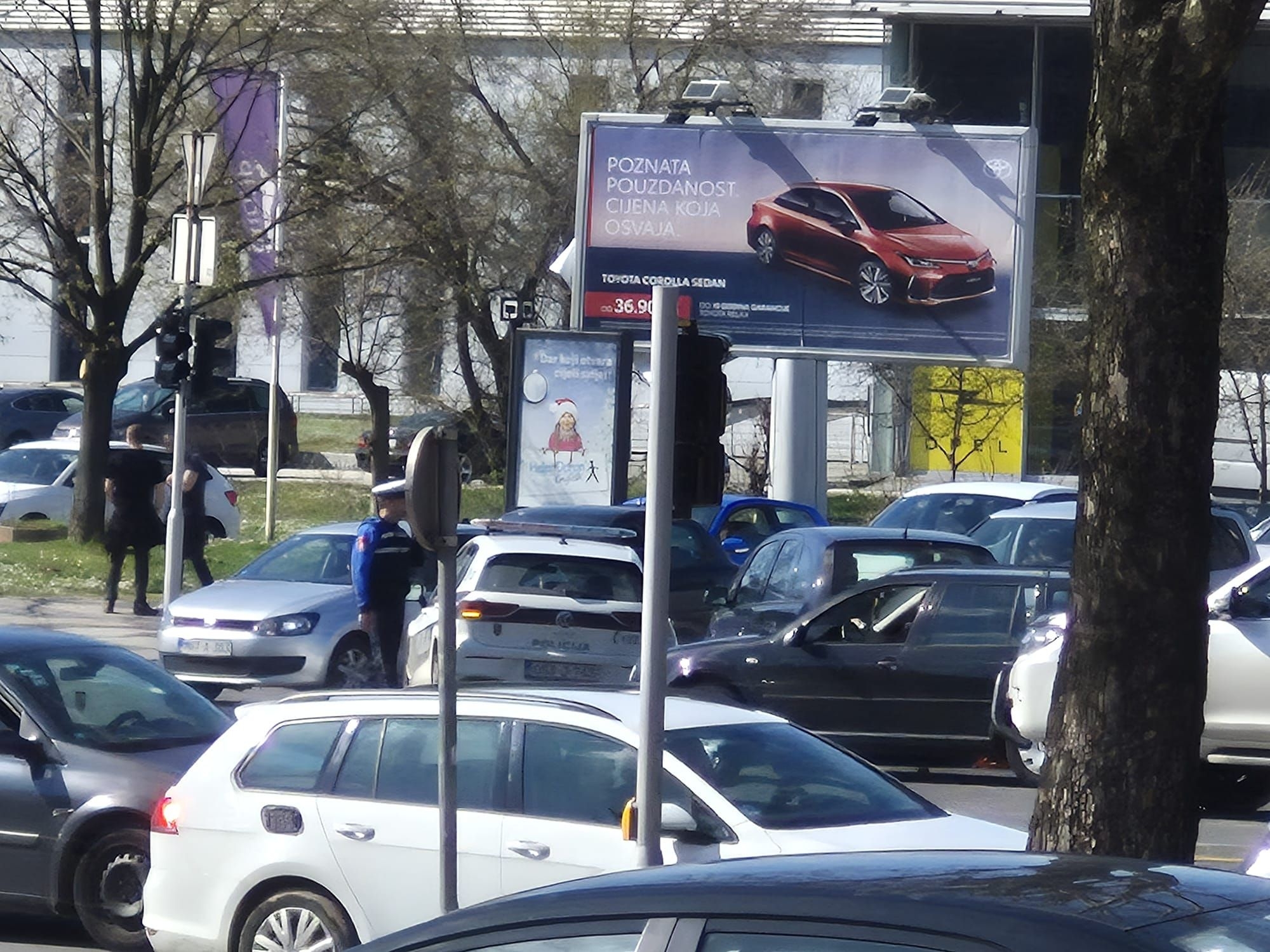 Saobraćajna nesreća na Alipašinom Polju: Jedna osoba povrijeđena, učestvovalo i policijsko vozilo