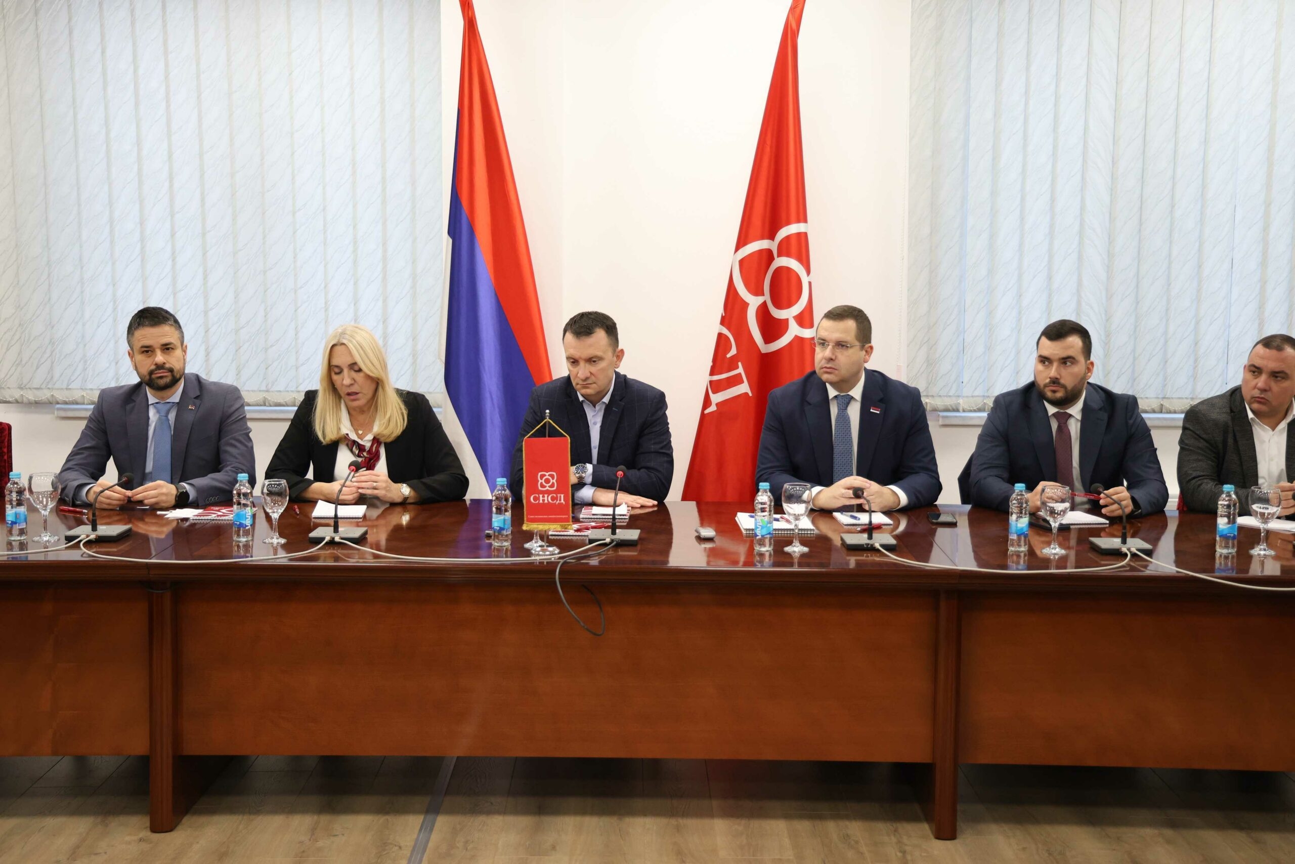 "Nemaju ideologiju niti program" Preletači oblikuju političku scenu Srpske, male stranke kao PRILJEPCI SNSD